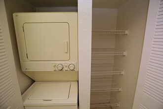 Waverly Apartments in West Palm Beach, FL - Building Photo - Interior Photo