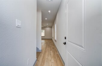 837 S Victory Dr in Houston, TX - Building Photo - Building Photo