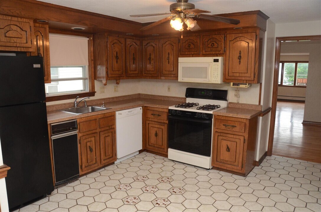 78 Windsor Rd, Unit 2 in Medford, MA - Building Photo