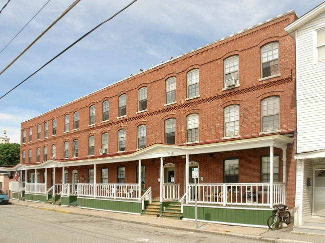 8-16 Maple St in Nashua, NH - Foto de edificio - Building Photo