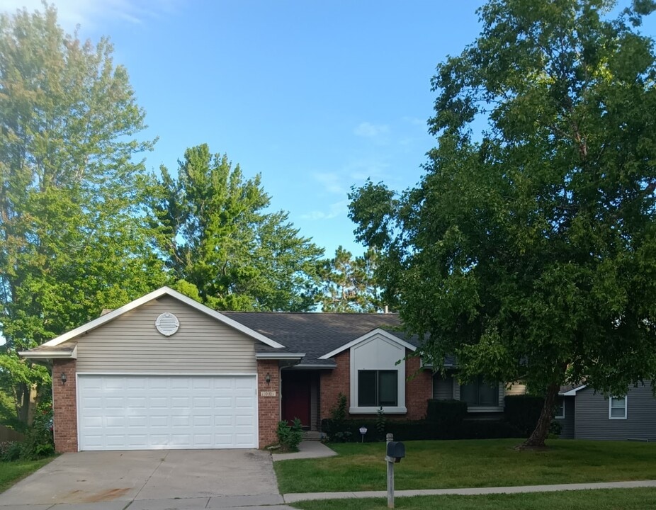 1001 Weeber St in Iowa City, IA - Building Photo