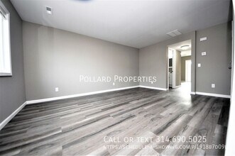 210 Arlington Way in Warrenton, MO - Foto de edificio - Building Photo