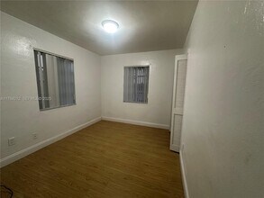 8250 SW 25th St in Miami, FL - Building Photo - Building Photo