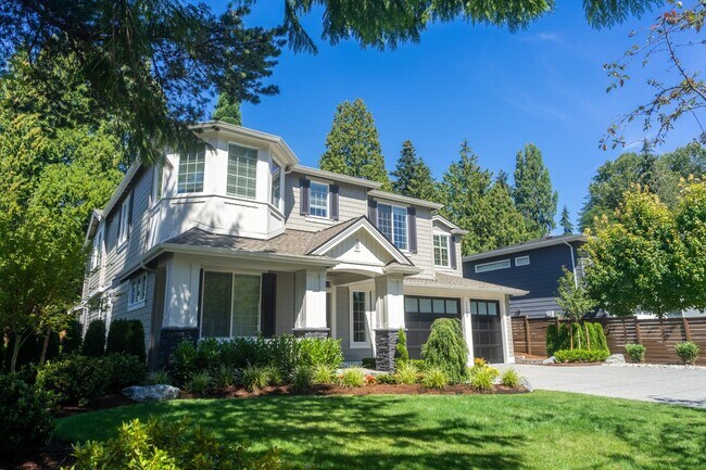 10420 NE 112th St in Kirkland, WA - Building Photo - Building Photo