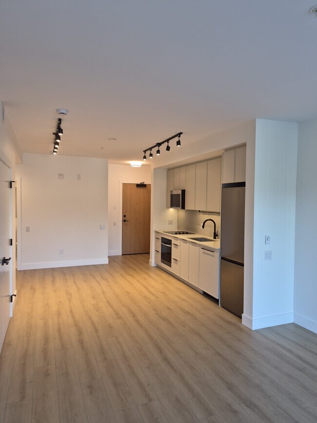 3055 Murray St in Port Moody, BC - Building Photo - Building Photo