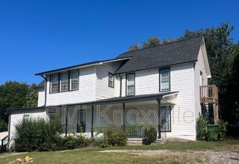 1407 Sevierville Rd in Maryville, TN - Building Photo