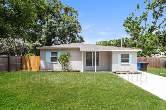 property at 1533 Canterbury Rd N