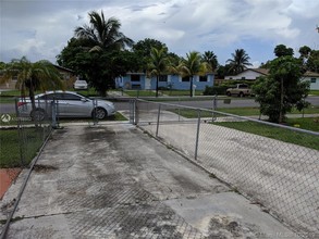 11801 SW 181st Terrace-Unit -2 in Miami, FL - Building Photo - Building Photo