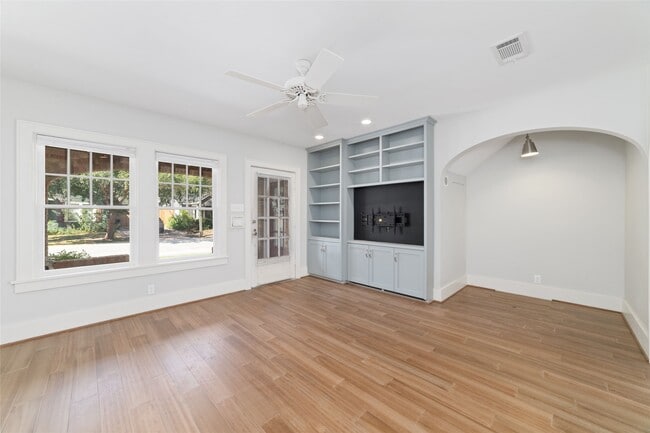 property at 2907 Albany St