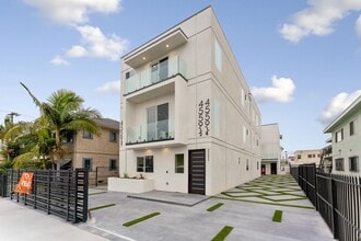 4559 W 18th St in Los Angeles, CA - Building Photo - Building Photo