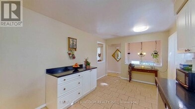 30 Goldring Dr in Whitby, ON - Building Photo - Building Photo