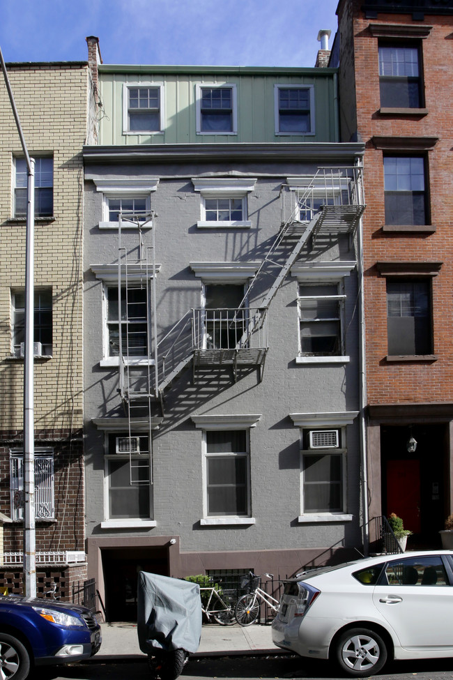 237 W 16th St in New York, NY - Building Photo - Building Photo