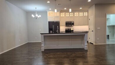 581 Outer Banks Way in Edmond, OK - Building Photo - Building Photo