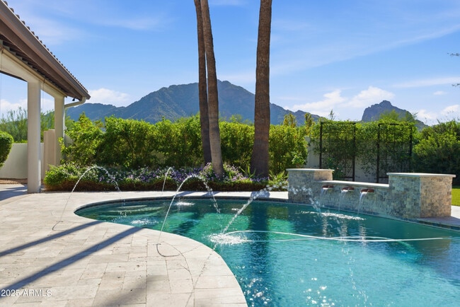 5828 E Cactus Wren Rd