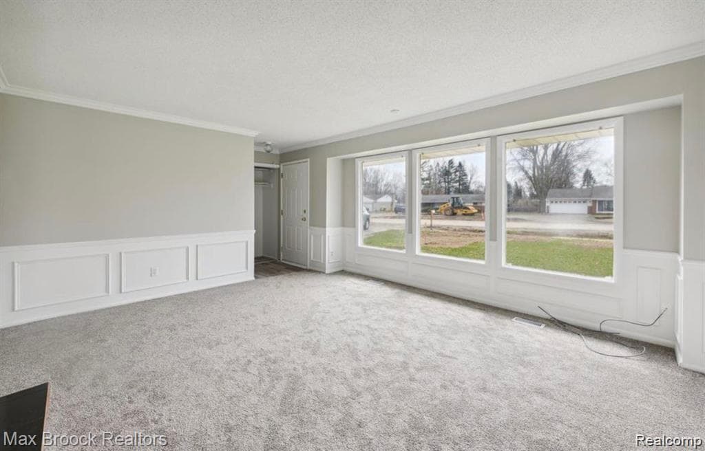 40960 W 10 Mile Rd in Novi, MI - Building Photo