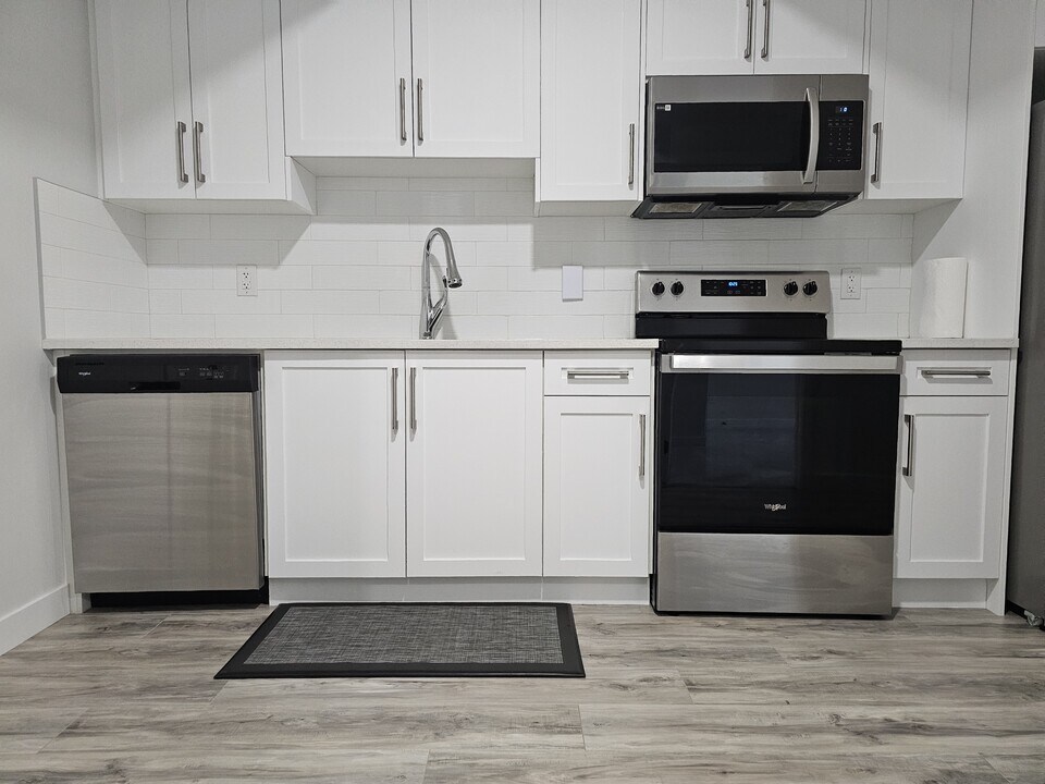 9420 Colak Ln SW in Edmonton, AB - Building Photo