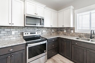 654 S Saturn Ave in Idaho Falls, ID - Foto de edificio - Building Photo