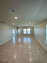 5902 Amelia Earhart Blvd in Killeen, TX - Building Photo - Building Photo
