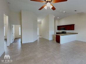 9 Cecilia Way, Unit 101 in Poinciana, FL - Foto de edificio - Building Photo