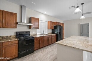 7631 N 59th Ln in Glendale, AZ - Building Photo