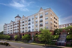 1100 Avalon St in Glen Cove, NY - Building Photo
