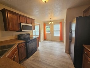 904 Bramblegate Rd in Hope Mills, NC - Building Photo - Building Photo