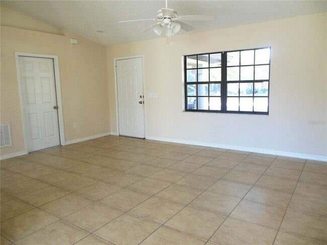 1450 Doris St in Orange City, FL - Building Photo - Building Photo
