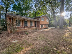 829 North Ave in Forest Park, GA - Building Photo - Building Photo