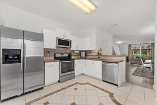 2264 Salerno Cir in Weston, FL - Building Photo