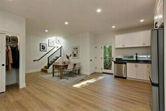 618 SE 5th St in Gresham, OR - Building Photo - Building Photo