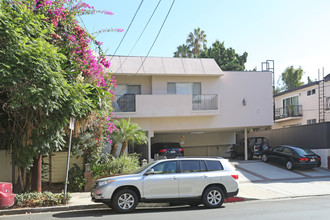 864 Granville Ave in Los Angeles, CA - Building Photo - Building Photo