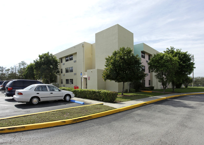 Cherry Village Apartments in Homestead, FL - Building Photo - Building Photo