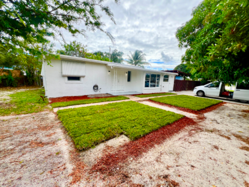 1960 NE 54th St in Pompano Beach, FL - Building Photo