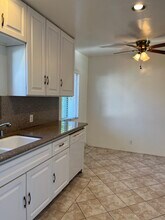 4074 Rosabell St, Unit 4076 in Los Angeles, CA - Foto de edificio - Building Photo