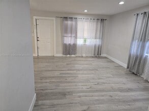 5022 SW 93rd Ave in Cooper City, FL - Building Photo - Building Photo