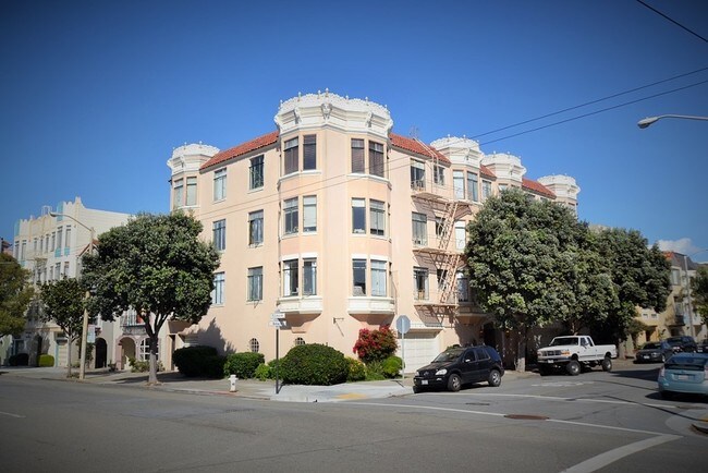 1690 Beach St in San Francisco, CA - Foto de edificio - Building Photo