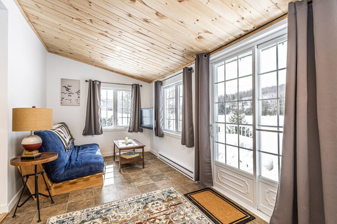 68 Chem. du Lac Achigan in Val-des-monts, QC - Building Photo