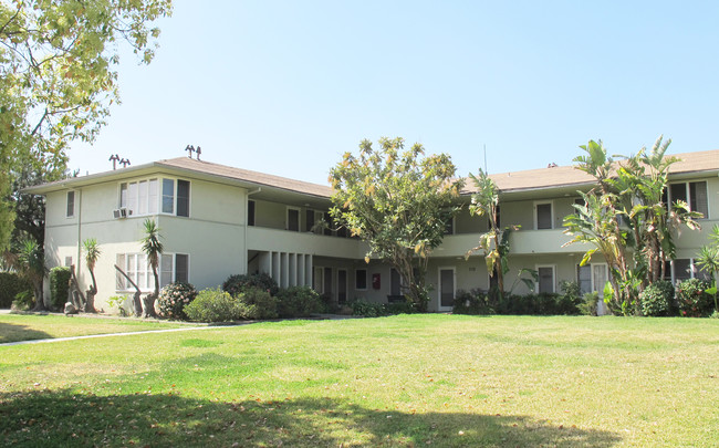 715 S Old Ranch Rd in Arcadia, CA - Foto de edificio - Building Photo