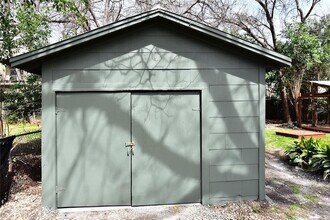 410 Kenniston Dr in Austin, TX - Building Photo - Building Photo