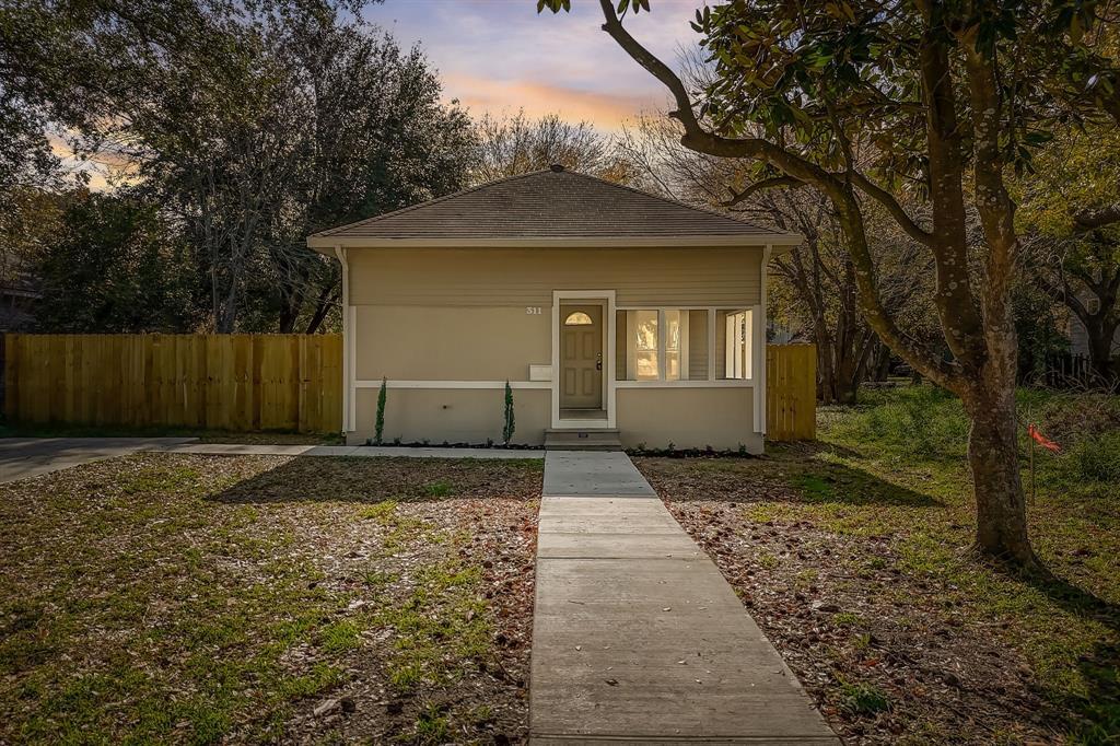 311 7th St N in Texas City, TX - Building Photo