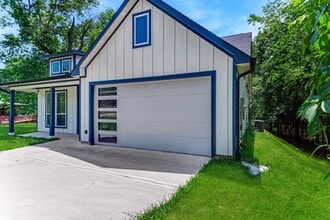 90 Piping Rock Pl in Coldspring, TX - Building Photo - Building Photo