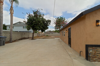 12516 Waldorf Dr in Lynwood, CA - Building Photo - Building Photo