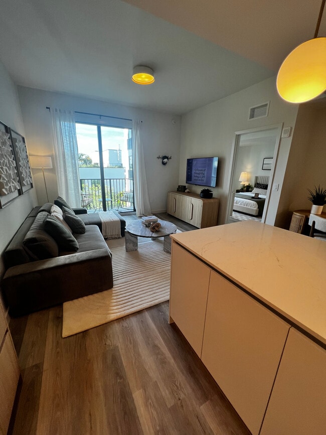 54 NW 32nd St, Unit A1 in Miami, FL - Building Photo - Building Photo