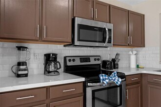 2116 Cypress Bay Blvd in Kissimmee, FL - Building Photo - Building Photo