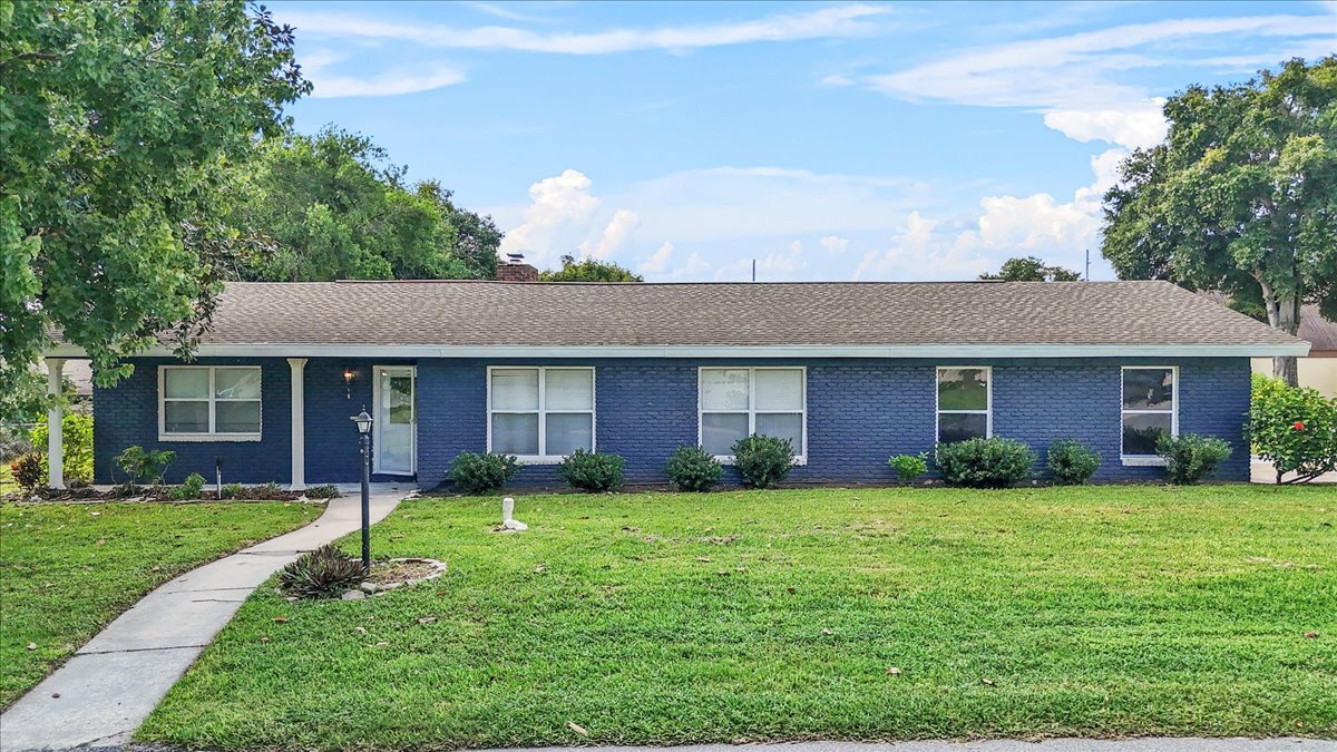 140 Poe Dr in Winter Haven, FL - Building Photo