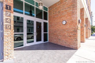 1749 NE Miami Ct-Unit -203 in Miami, FL - Building Photo - Building Photo