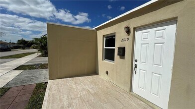 2819 Plunkett St in Hollywood, FL - Foto de edificio - Building Photo