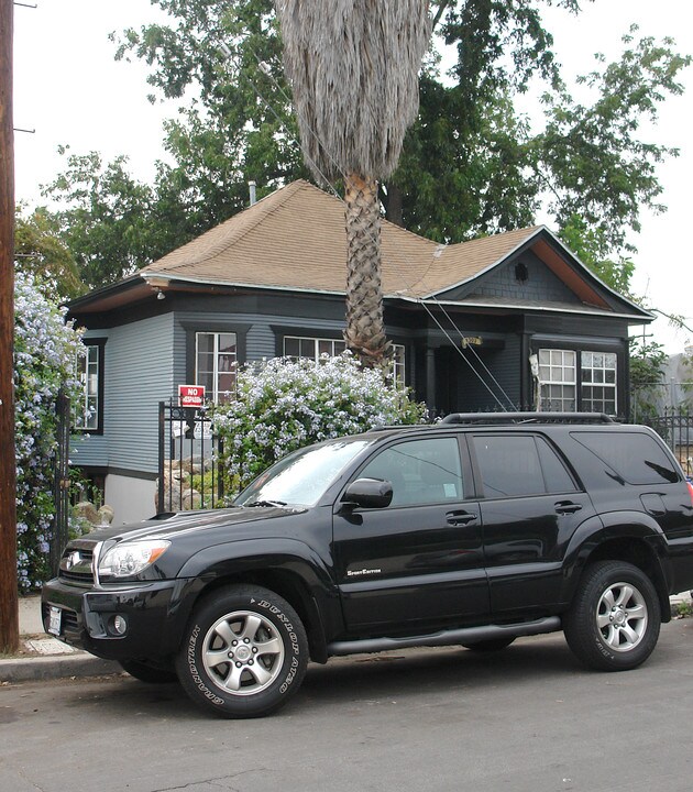 1305-1307 Waterloo St in Los Angeles, CA - Building Photo