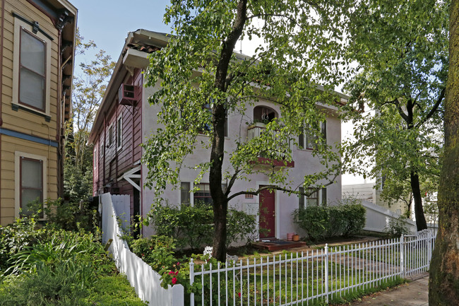 1822 F St in Sacramento, CA - Foto de edificio - Building Photo