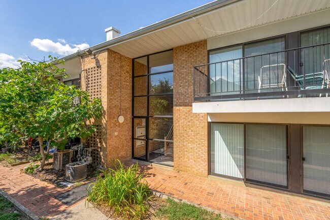 5105 10th Pl S in Arlington, VA - Foto de edificio - Building Photo